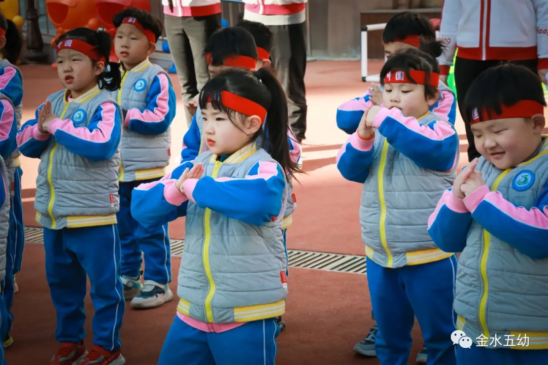 小学生足球队入场词(享运动•健体魄•悦童心—金水五幼教育集团“趣味运动周”纪实)