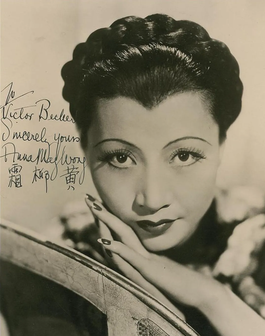 她容貌艳丽却终生未嫁，养活全家却被家人视为耻辱，悲哀的巨星