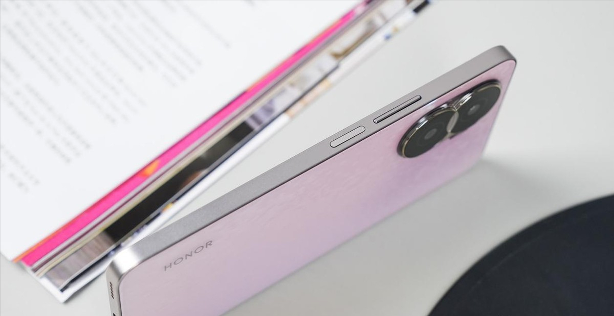 看了荣耀两款1999元的新品，让我毫不犹豫地选择了友商