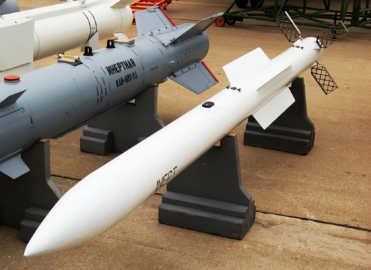 虽然借鉴了乌克兰方面的一些技术,但仍然属于国产空空导弹,而且性能