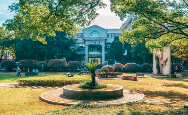 全国“寒酸”大学宿舍排名，越看越扎心，堪比真人版“荒野求生”