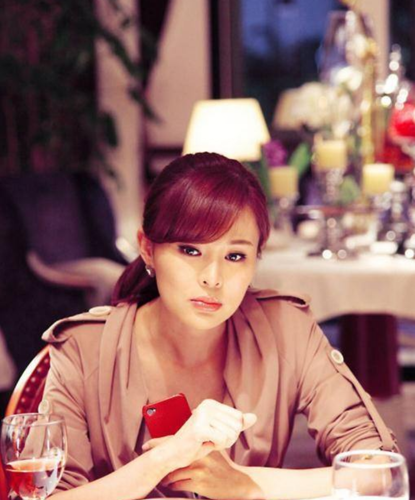 除了参演影视剧作品以外,关悦还参加了不少综艺节目的录制,同时还多次