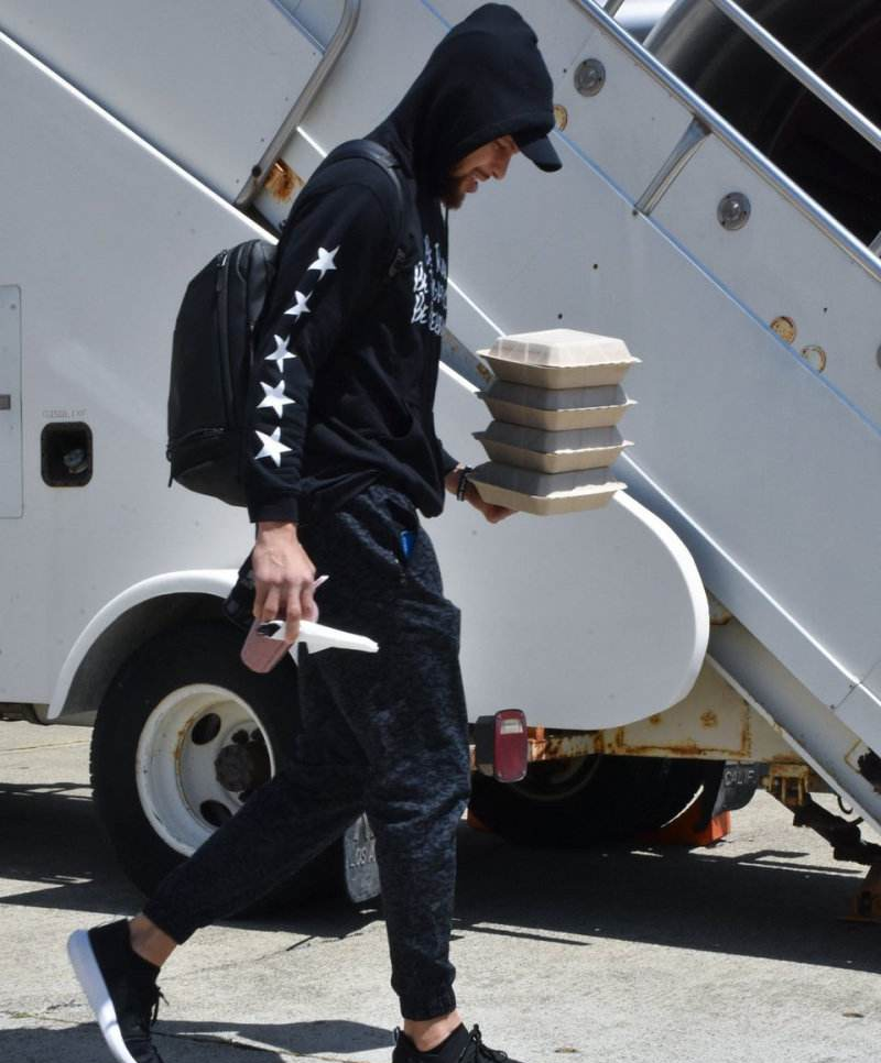 垫脚渣渣摇头库,追蛋格林书包杜)