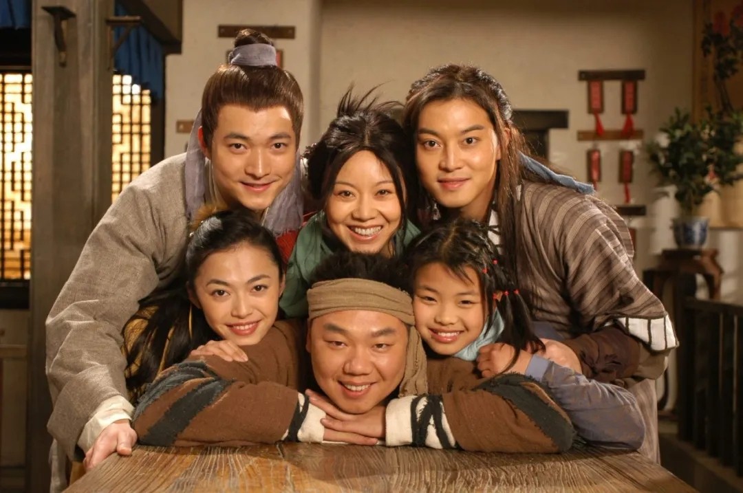 “李大嘴”姜超，相亲20次娶胖妻，38岁才得子，蜗居生活也幸福