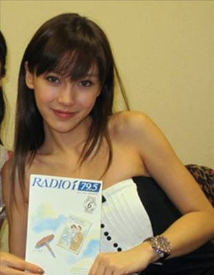 杨颖：离婚不到半年，失去靠山黄晓明的她，除了综艺还有什么？