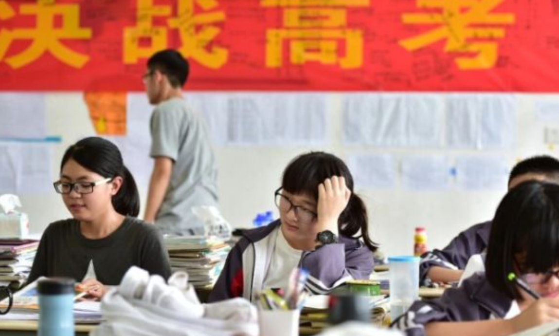 2009年，江西一高考状元抢银行10万被判10年，出狱再考入985名校