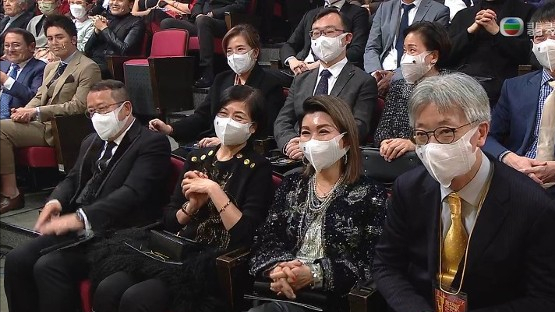 TVB颁奖礼上演宫斗，钟嘉欣痛失视后输给林夏薇是因为站错队？