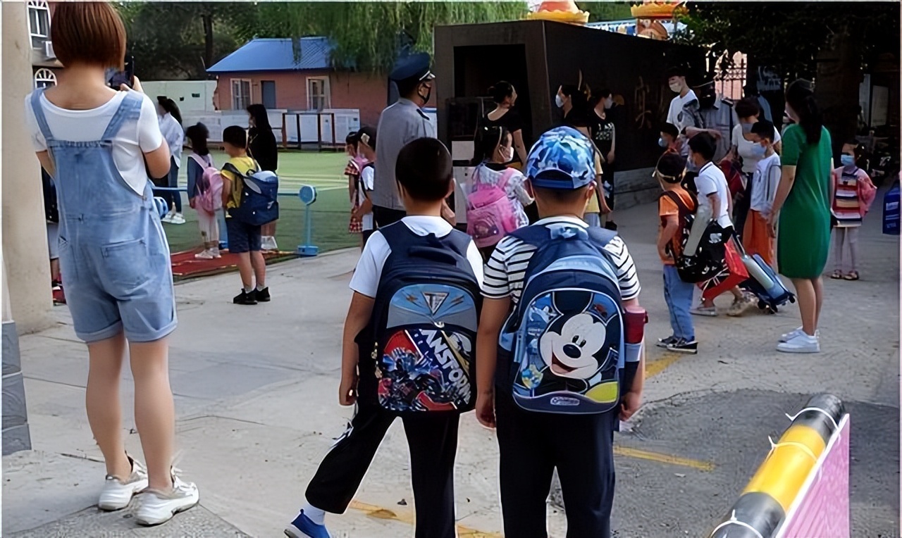 四川发布通知，确定2022年中小学暑假时间，家长开始发愁
