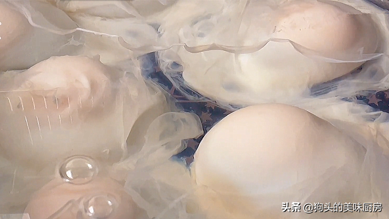 这技术煮荷包蛋太厉害了，不散花无白沫，又圆又光滑，太简单了