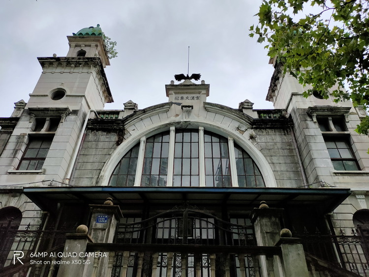 系统升级会“负优化”拍照？我们测了两台手机