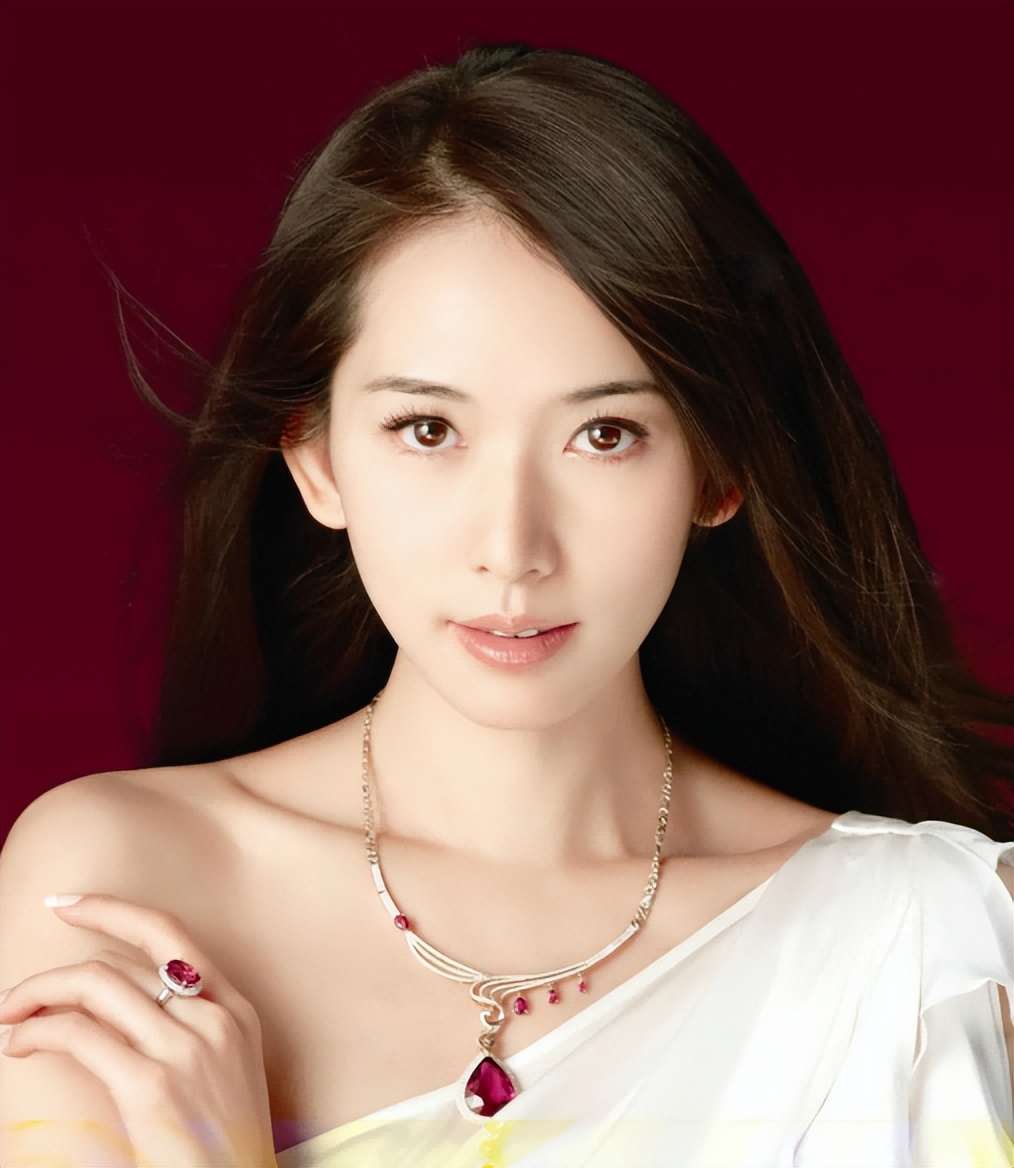 娃娃脸我只服这12位明星！有人30岁还能演高中生，个个青春永驻