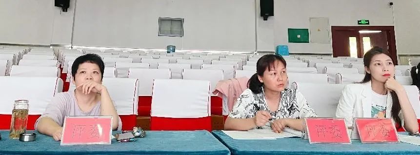 砺精兵 启征程｜成都高新区中和小学开展校内班主任技能大赛