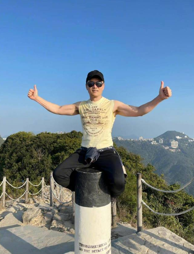 众星庆祝香港回归25周年，霍启刚激动发文，吕良伟唱上海滩主题曲