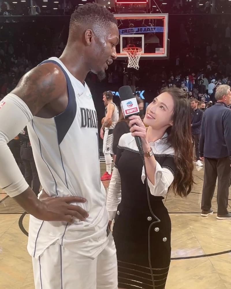 腾讯nba女记者有哪些(NBA场边美女记者电眼魅力惊人，直接收服球星与球迷们的心)