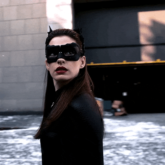 爱她公主般美丽的外貌，更爱她女王般强大的内核