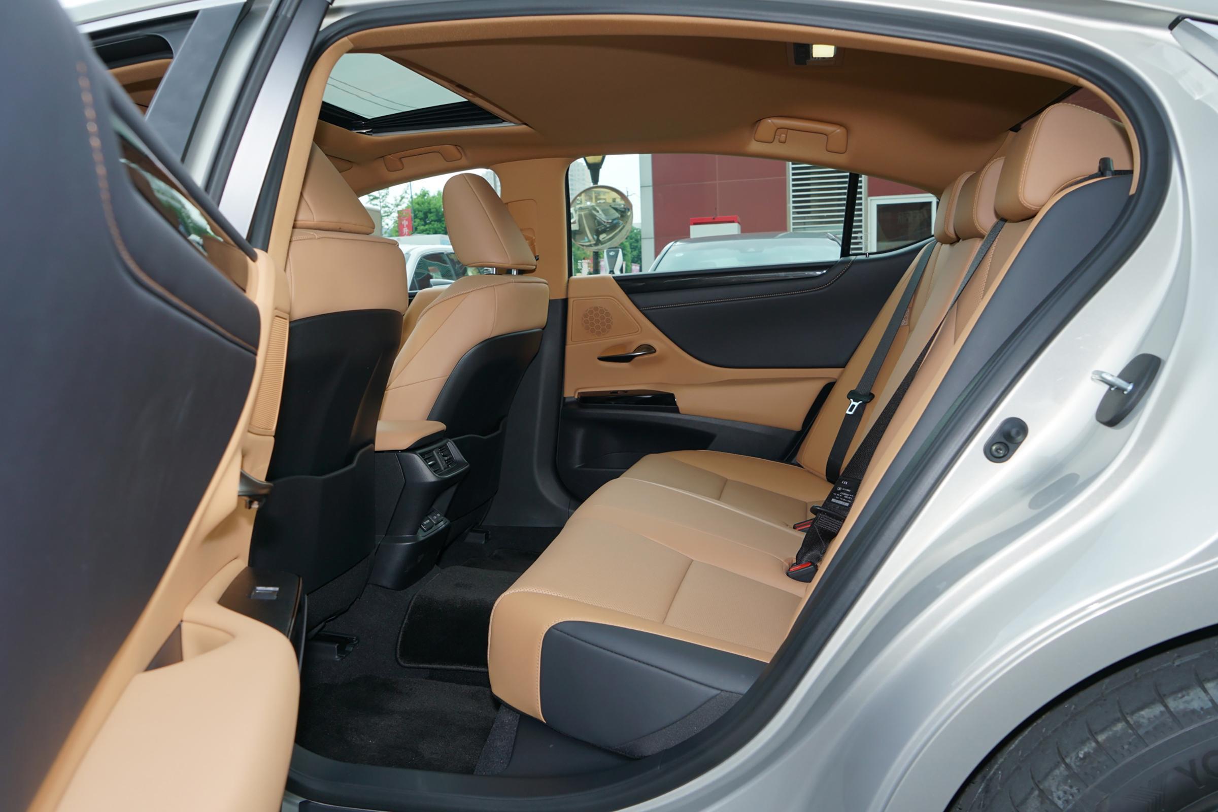 es200对比宝马3系,降维打击?