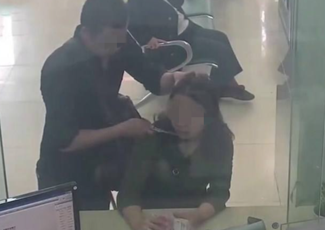 2009年，江西一“高考状元”因抢银行被判10年，出狱后又考上985