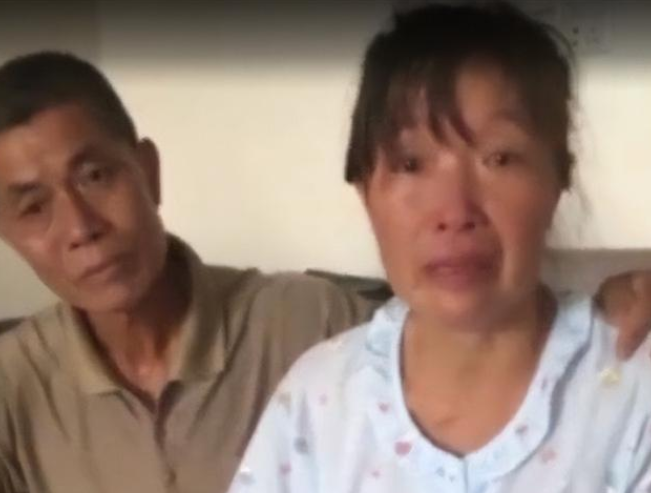 高考状元杨仁荣留下神秘短信后消失，母亲身患癌症，苦寻儿子9年