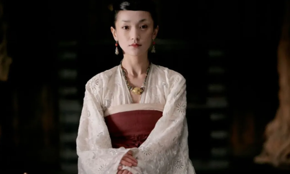 “歪瓜裂枣”别硬演公主，这9位女星告诉你，什么才叫金枝玉叶