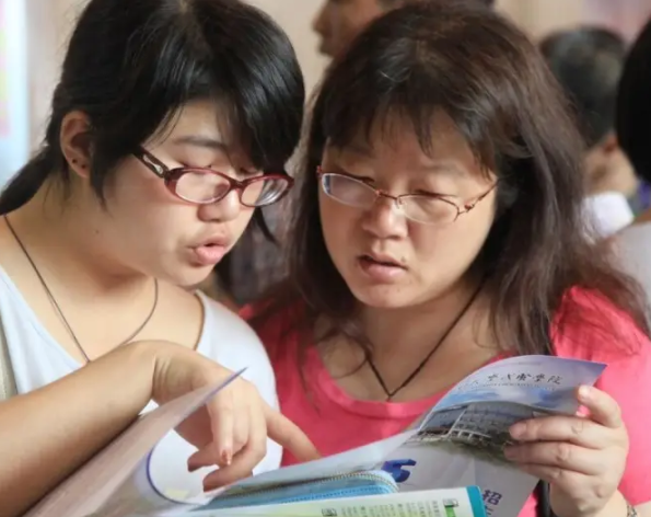 2022年ABC中国大学排名发布，上海财大表现突出，在四川大学前面