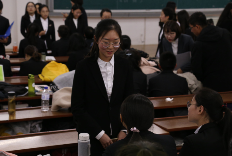 吉大“女神级”医学生走红，颜值与才华双在线，更是心怀远大抱负