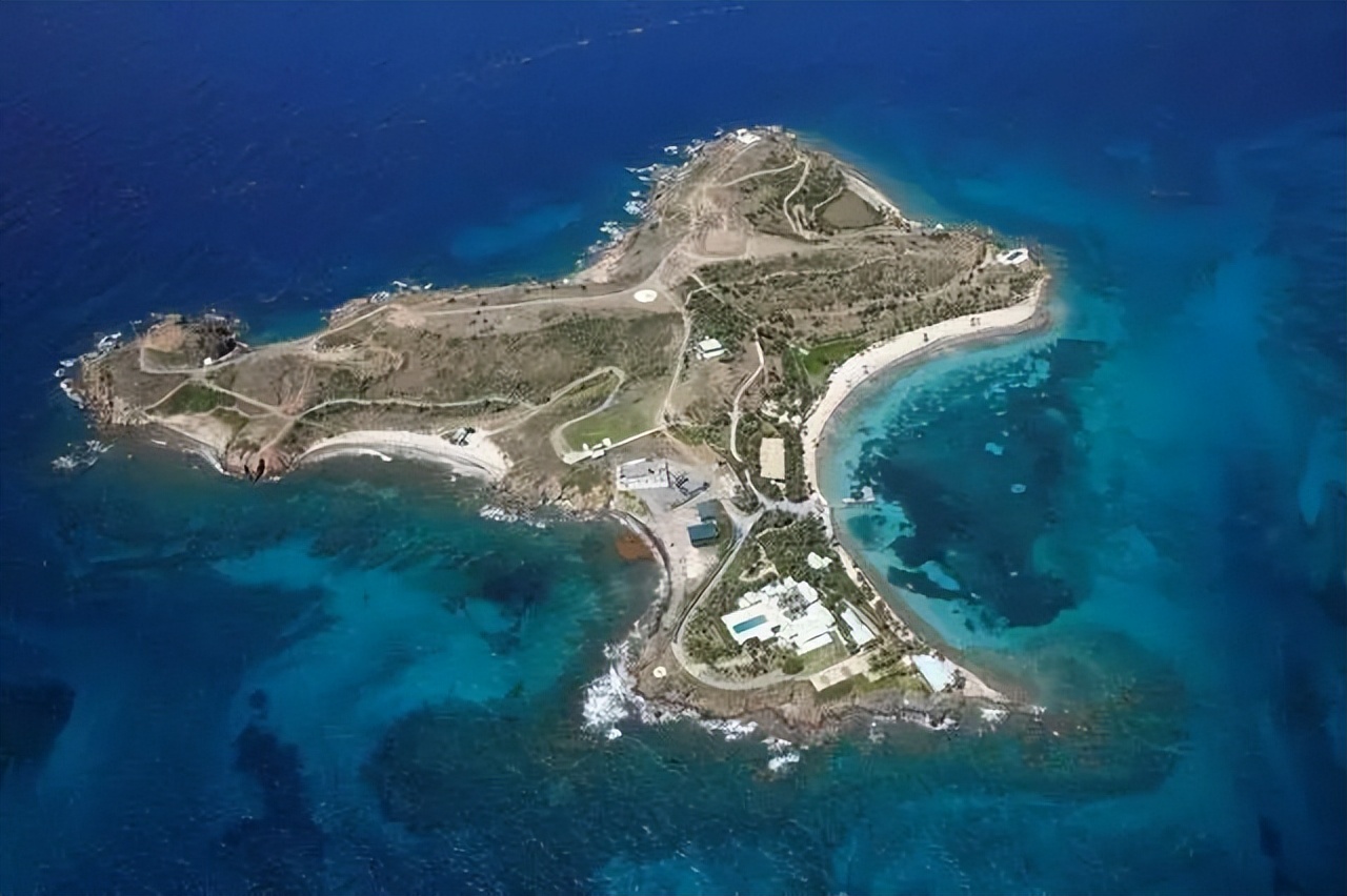 1998年,爱泼斯坦以近800万美元的价格买下了一处位于加勒比海的小岛