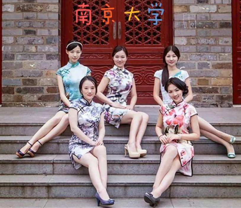 大学“旗袍”毕业照火了，既有气质又有内涵，网友：是恋爱的感觉