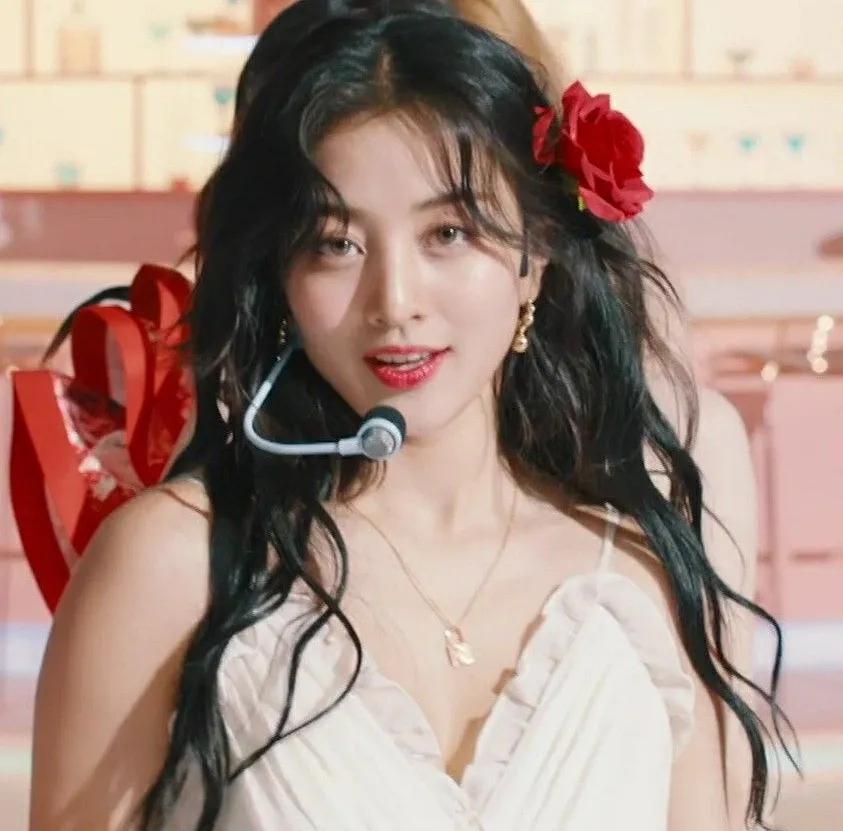 韓網民比較BlackPink和TWICE唱功“志效唱得更好為何Rosé更好”