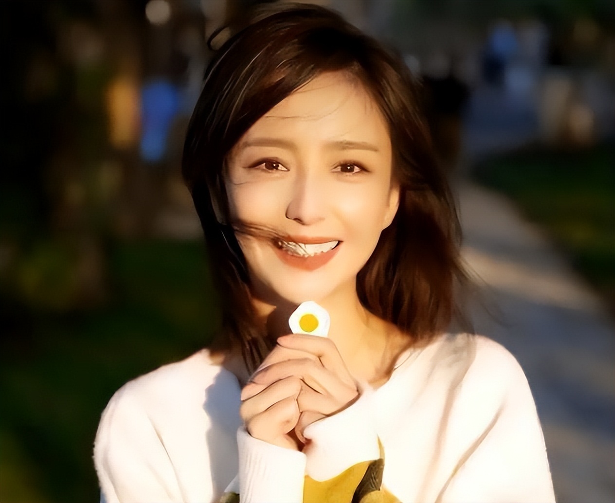 长着一张红颜祸水的脸，感情经历却洁白如纸，这12位女星太稀缺