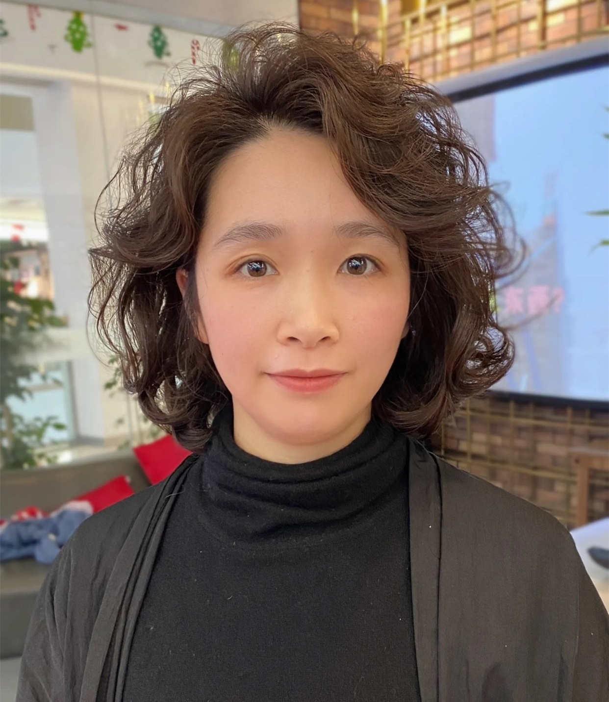 9款适合50岁 女性的流行发型,端庄大气又自然,时髦洋气又减龄