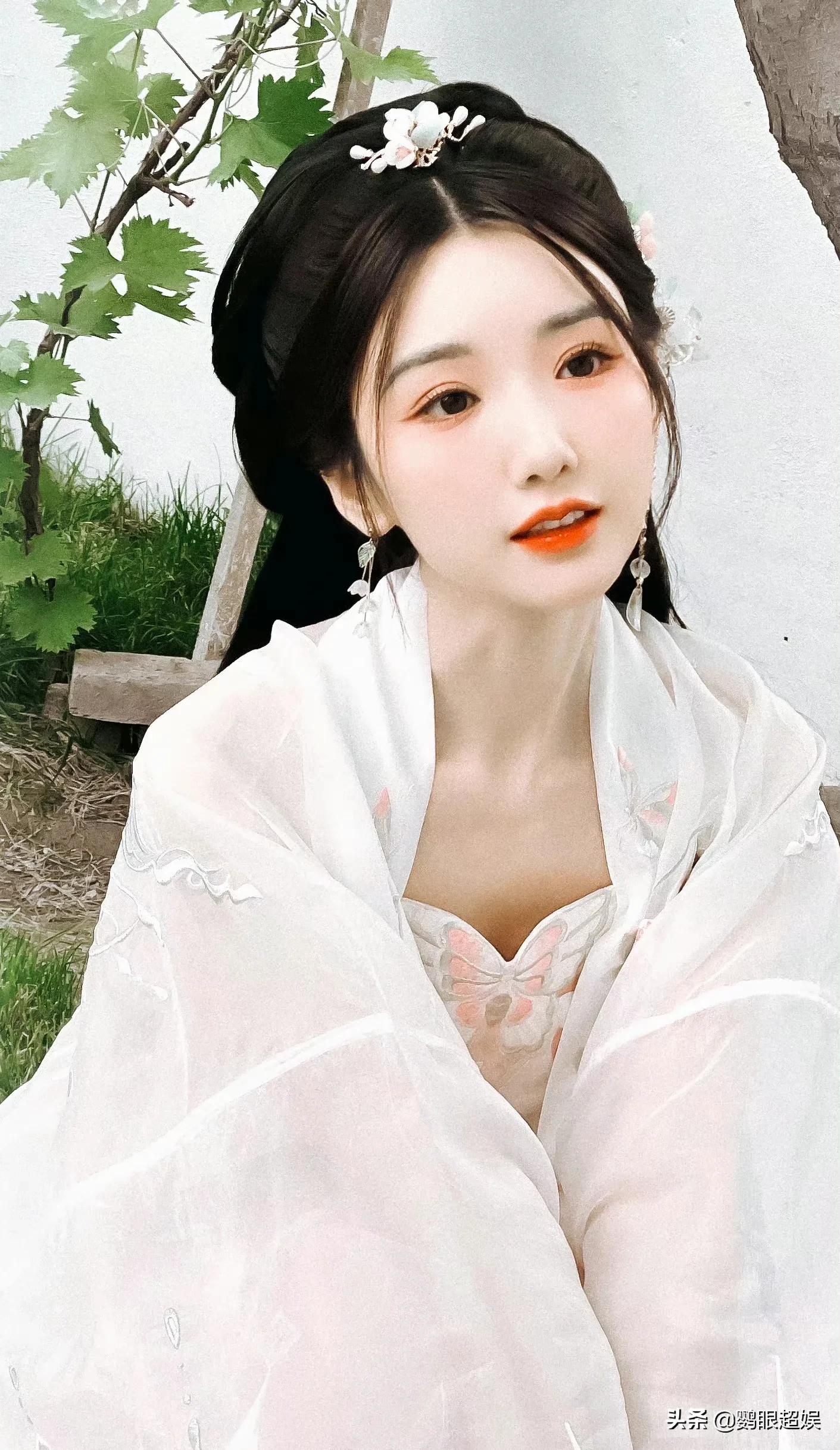 央视镜头下的毛晓彤，每一帧都是大片