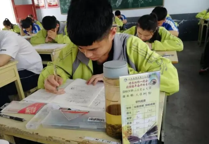 高三的一模和二模考试，哪次分数和高考更“接近”？家长别误会了