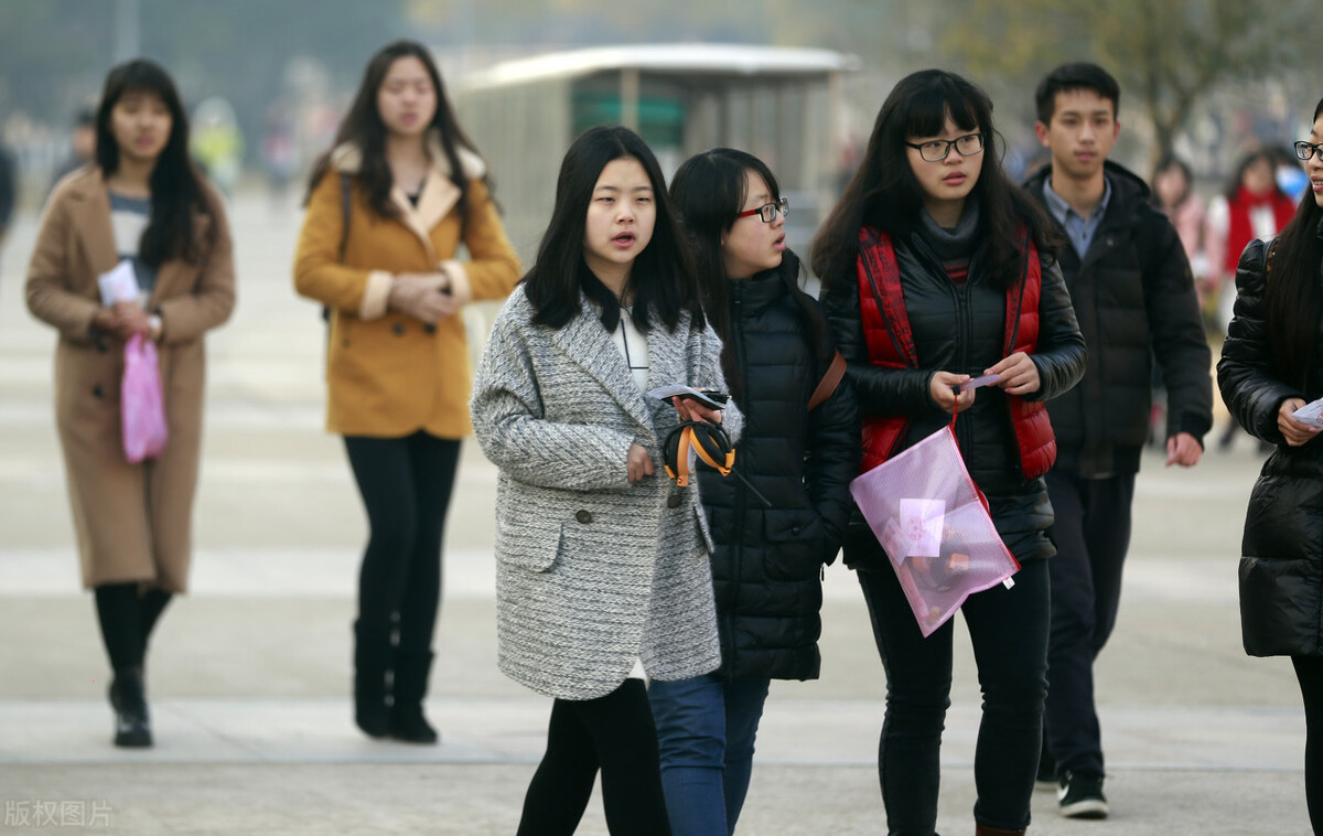 大学英语四级考哪些内容？大学生怎样复习备考，能一次过四级？