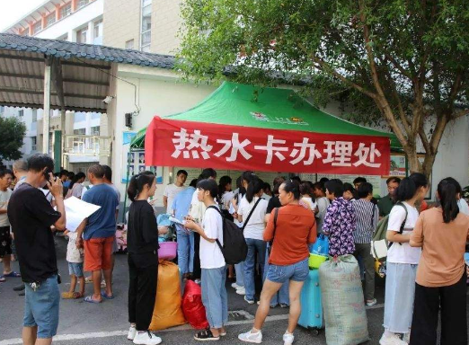 高校一吨热水收费55元，学生质疑价格，理科生淡定表示真不贵