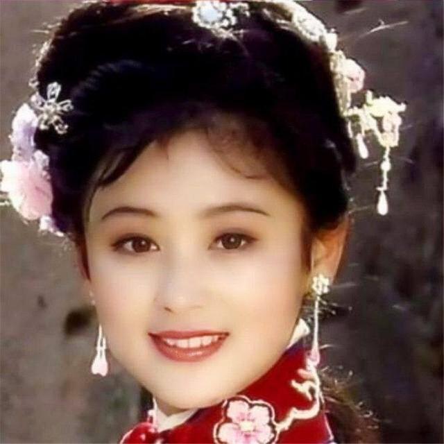 和陈红齐名的古典美人，曾被誉为“最美西施”，早早隐退销声匿迹