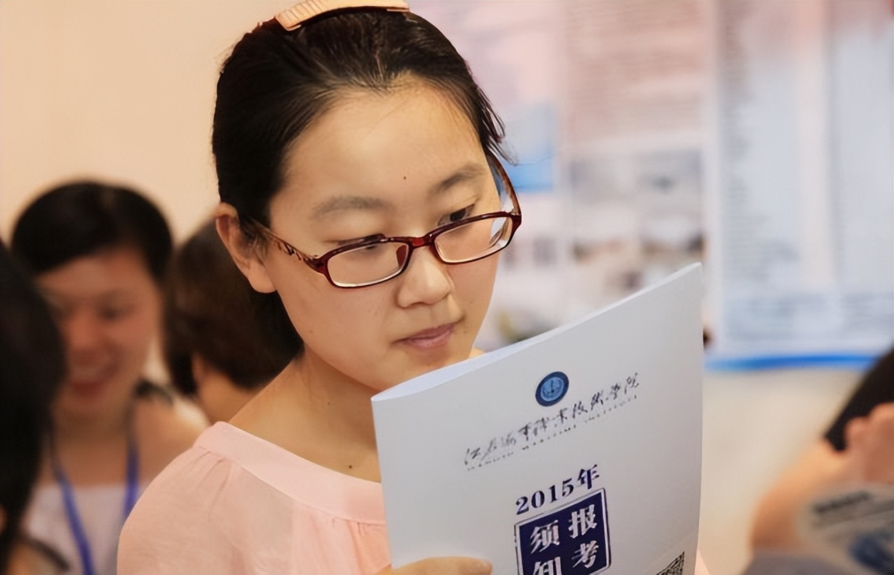 早春的路上上海这3所大学名不副实，学历等于废纸，已被全面曝光