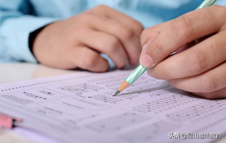 2022成人高考学历报名报考条件要求？学哪些科目？