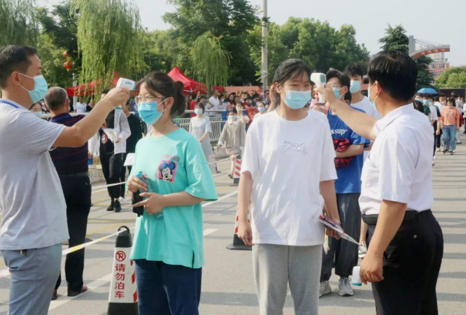 高考需要带的东西图片（高考涂答题卡为何必须2B铅笔）