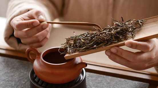 茶叶怎么储存最好，到底能不能放冰箱？很多人都做错了