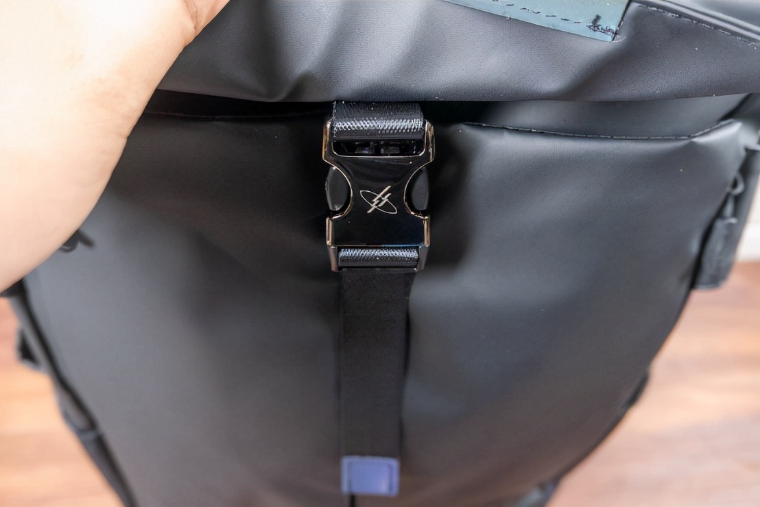 颜值与空间兼得，好看又能装，光影行星宙斯双肩包体验