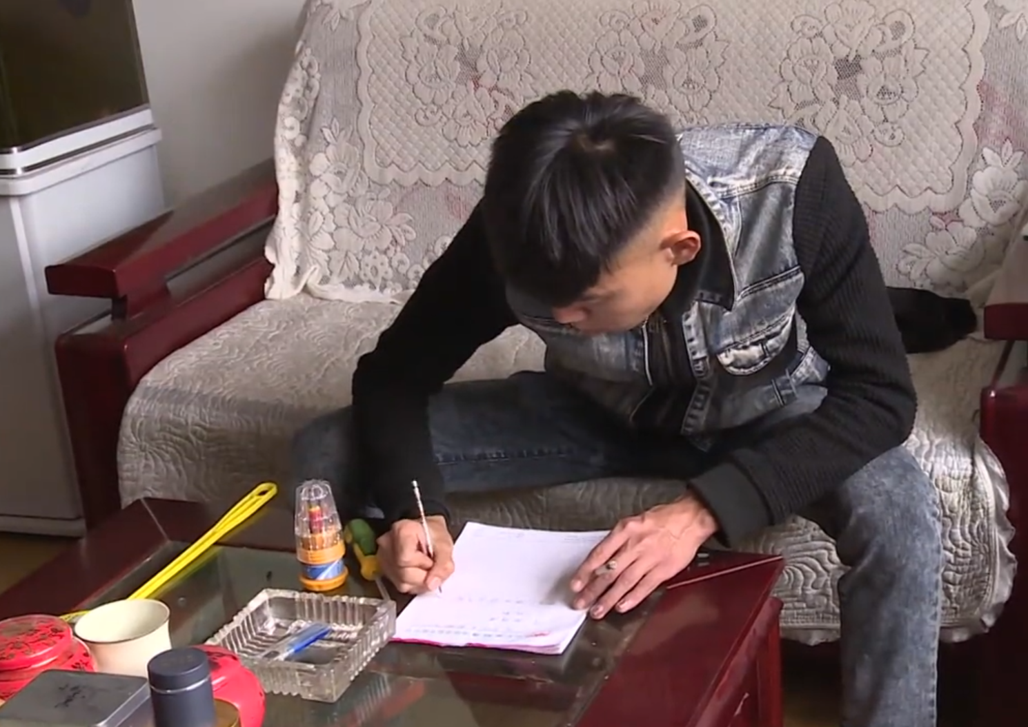 山东16岁富二代：逼姥爷下跪磕头，和母亲绝交，如今逆袭成为歌手