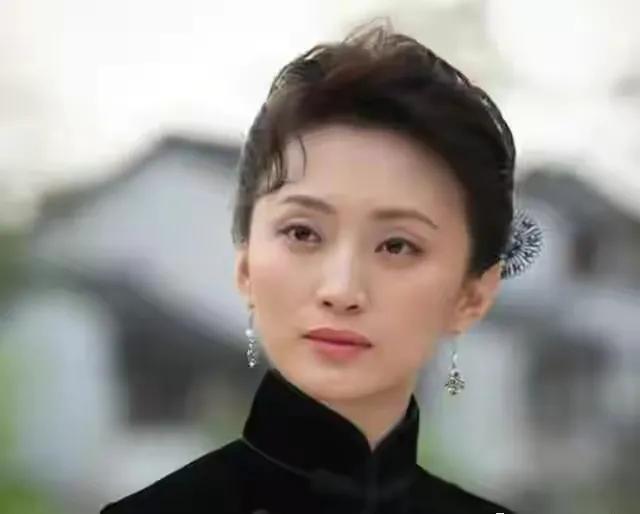 6个娶“小媳妇”的男明星，幸福虽晚但到，他们才是人生赢家