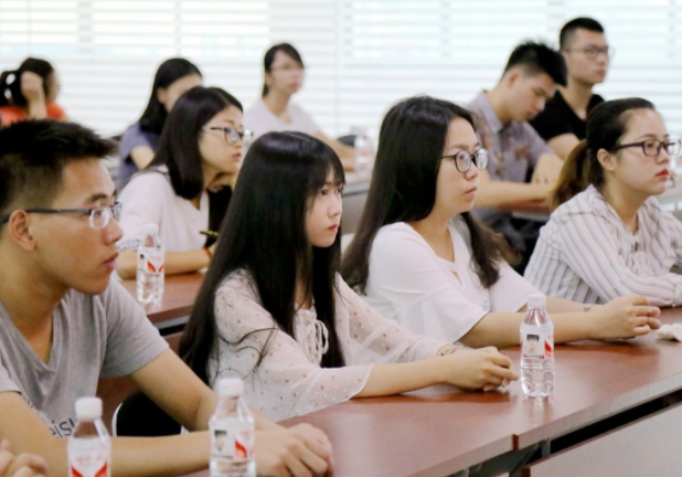 大学生生活费调查报告（大学生每月生活费多少够用）