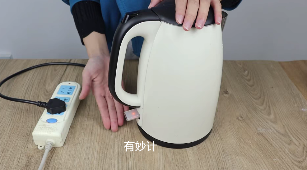 用热水壶烧水，很多人用法都错了，不少人都会犯，看完转告家人