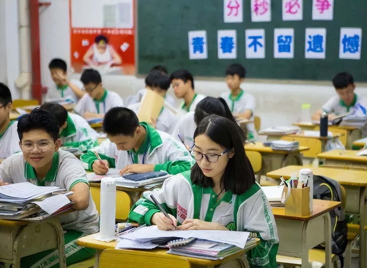 新高考“选科模式”有调整，物理化学或将捆绑，新组合或许更吃香