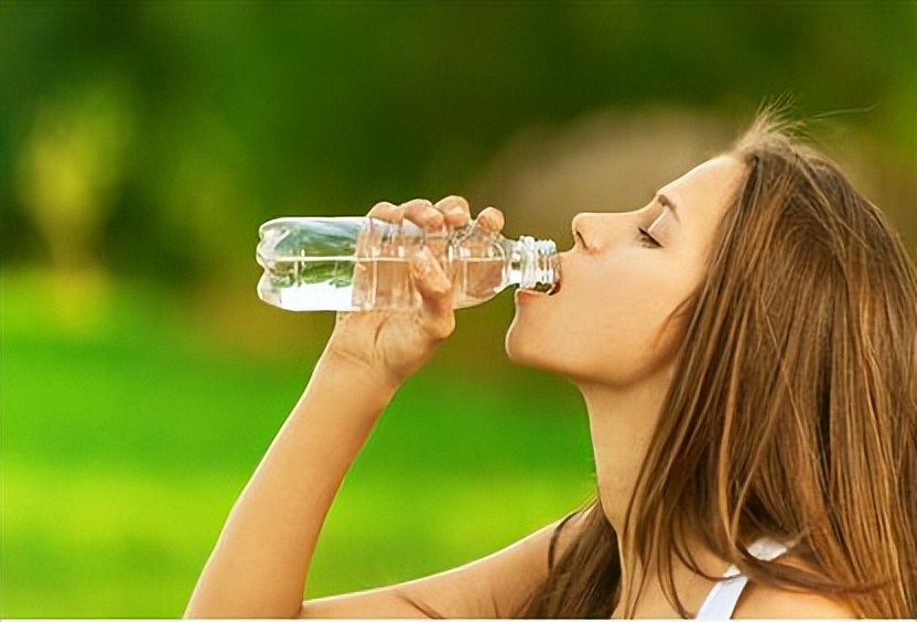 建议大家多喝水没有错，可用这4种方式饮水，反而有害身体健康