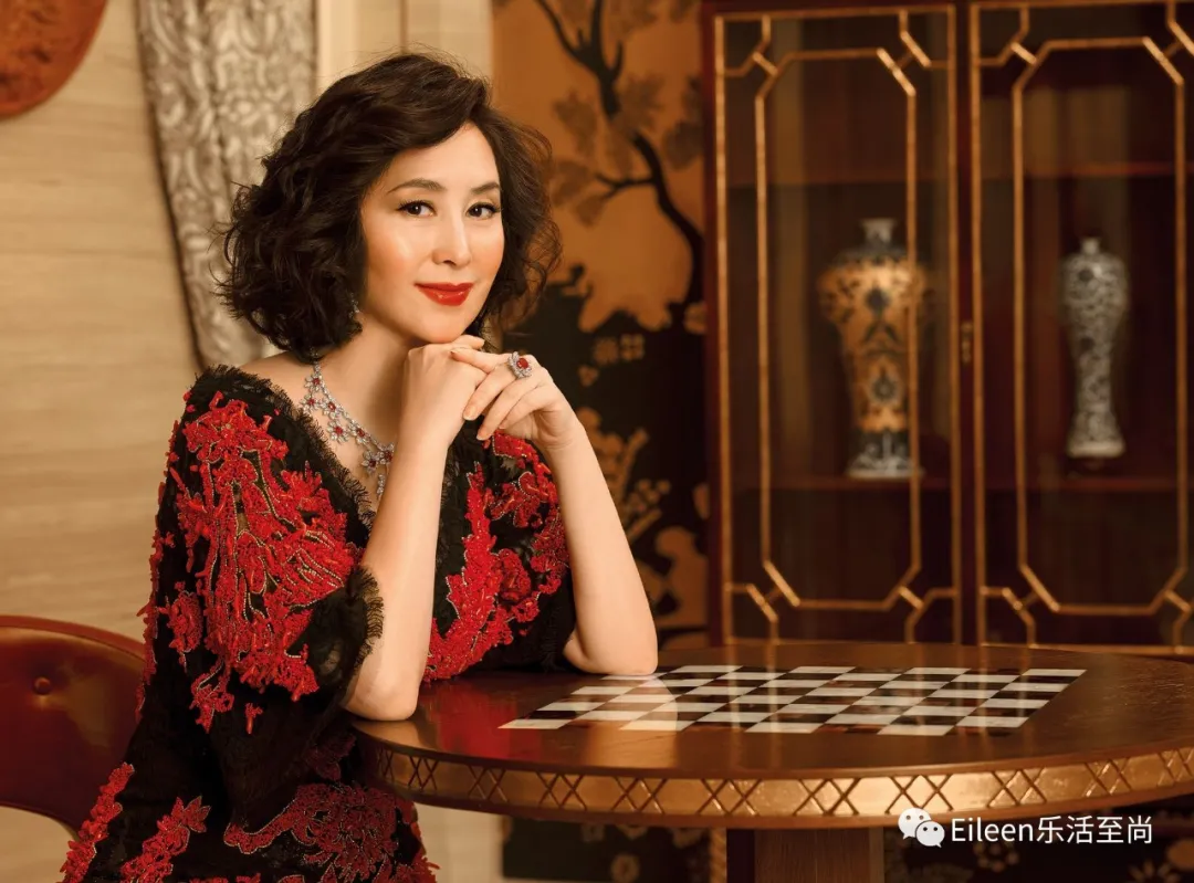 全都离过婚?何超琼李富真孟晚舟三位顶级白富美为什么那么像?