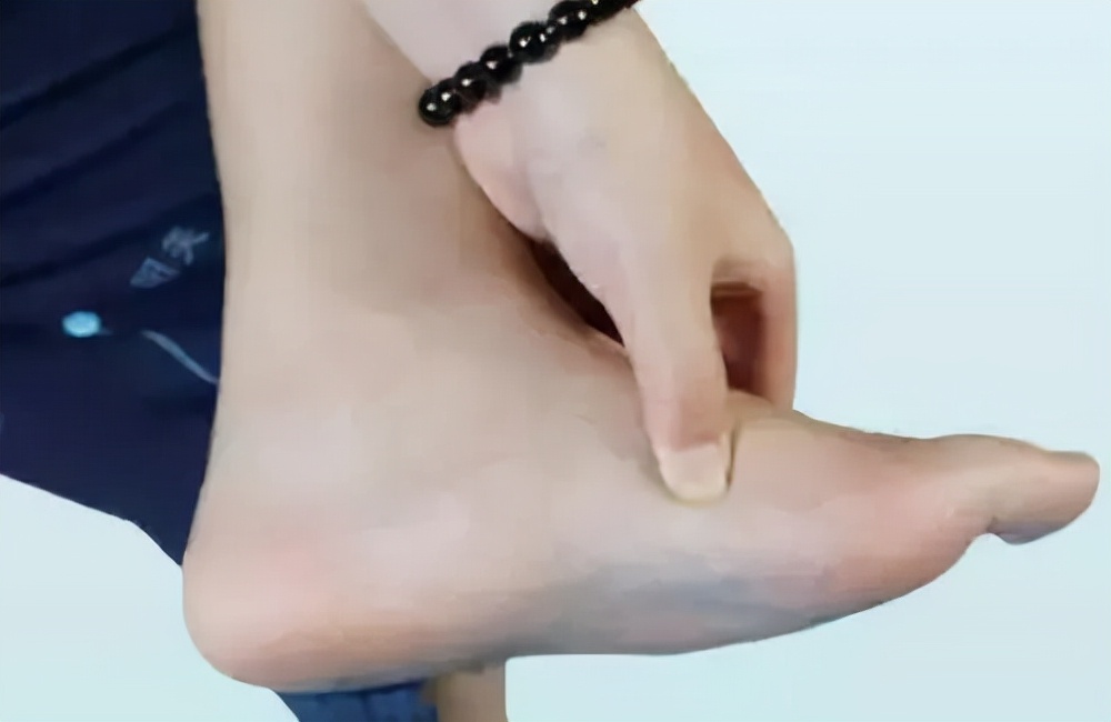 脚后跟痛？不要再忍了！医生提醒：可能与这3种疾病有关