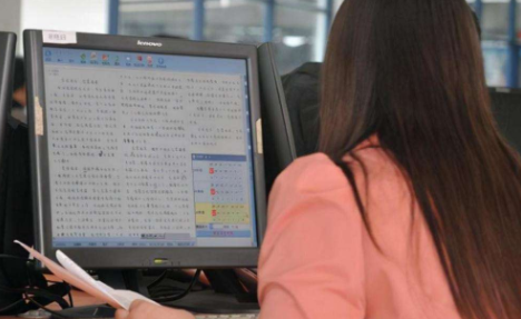 为何高考要求用2B铅笔涂卡？通过试卷扫描结果，学生明白其中秘密