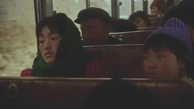 《幸福到万家》与《秋菊打官司》相比，故事逻辑牵强